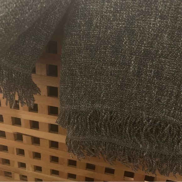 TWO IKEA MATCHING THROW BLANKETS - Picture 2 of 2